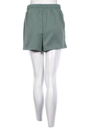Γυναικείο κοντό παντελόνι FILA, Μέγεθος M, Χρώμα Πράσινο, Τιμή 21,83 €