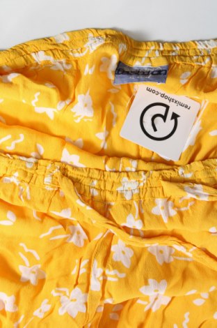 Дамски къс панталон Fashion, Размер XL, Цвят Жълт, Цена 20,40 лв.