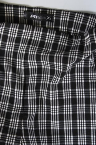 Дамски къс панталон Fb Sister, Размер XS, Цвят Многоцветен, Цена 11,73 лв.