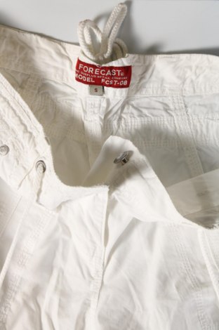 Γυναικείο κοντό παντελόνι Forecast, Μέγεθος S, Χρώμα Λευκό, Τιμή 9,91 €