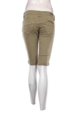 Дамски къс панталон Freeman T. Porter, Размер M, Цвят Зелен, Цена 59,40 лв.