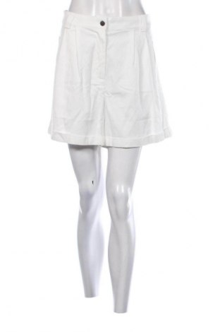 Γυναικείο κοντό παντελόνι Guido Maria Kretschmer for About You, Μέγεθος M, Χρώμα Λευκό, Τιμή 19,85 €