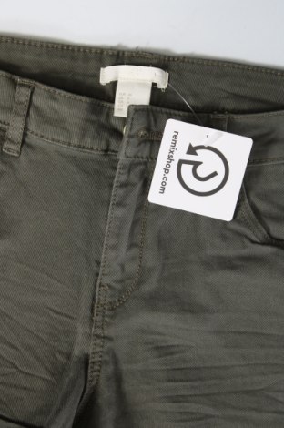 Γυναικείο κοντό παντελόνι H&M, Μέγεθος S, Χρώμα Πράσινο, Τιμή 5,48 €