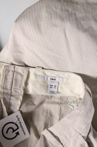 Дамски къс панталон H&M, Размер M, Цвят Многоцветен, Цена 15,80 лв.