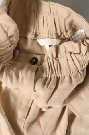 Pantaloni scurți de femei H&M, Mărime M, Culoare Bej, Preț 48,47 Lei