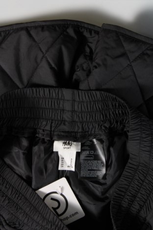 Γυναικείο κοντό παντελόνι H&M, Μέγεθος S, Χρώμα Μαύρο, Τιμή 11,75 €