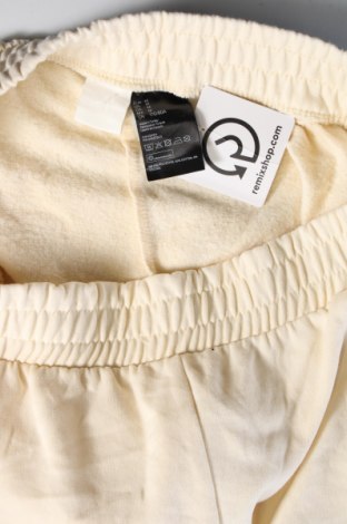 Дамски къс панталон H&M, Размер M, Цвят Екрю, Цена 8,55 лв.