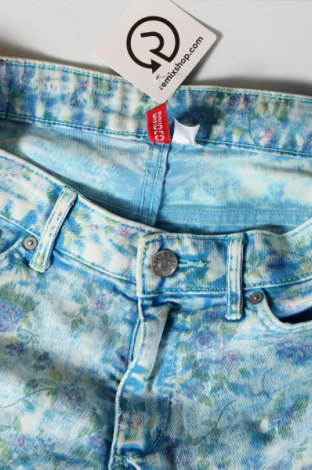 Дамски къс панталон H&M Divided, Размер S, Цвят Многоцветен, Цена 10,83 лв.