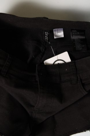 Дамски къс панталон H&M Divided, Размер S, Цвят Черен, Цена 10,85 лв.