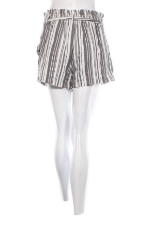 Γυναικείο κοντό παντελόνι H&M Divided, Μέγεθος M, Χρώμα Πολύχρωμο, Τιμή 11,75 €