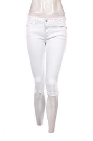 Дамски къс панталон Haily`s, Размер XS, Цвят Бял, Цена 34,65 лв.