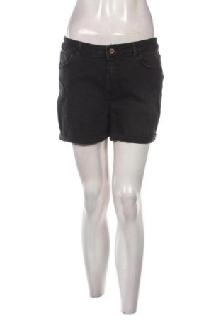 Дамски къс панталон LC Waikiki, Размер L, Цвят Черен, Цена 23,40 лв.