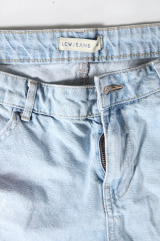 Дамски къс панталон LC Waikiki, Размер M, Цвят Син, Цена 23,40 лв.