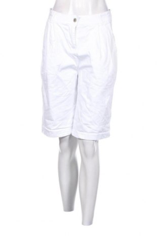 Дамски къс панталон Made In Italy, Размер S, Цвят Бял, Цена 8,55 лв.