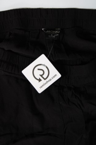 Γυναικείο κοντό παντελόνι Monki, Μέγεθος L, Χρώμα Μαύρο, Τιμή 5,20 €