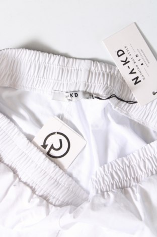 Γυναικείο κοντό παντελόνι NA-KD, Μέγεθος M, Χρώμα Λευκό, Τιμή 17,86 €