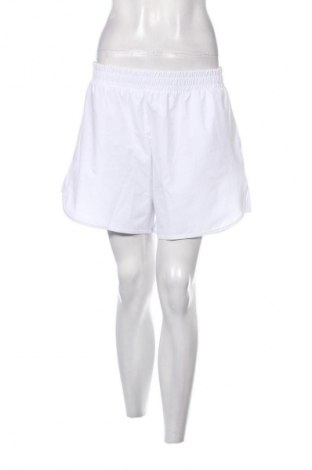 Дамски къс панталон NA-KD, Размер M, Цвят Бял, Цена 77,00 лв.