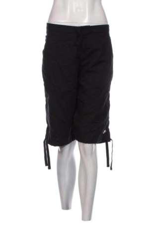 Дамски къс панталон Nike, Размер L, Цвят Черен, Цена 52,92 лв.