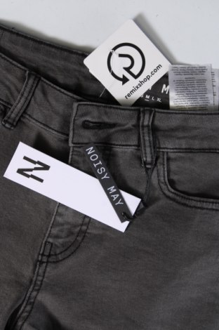 Pantaloni scurți de femei Noisy May, Mărime M, Culoare Gri, Preț 53,02 Lei