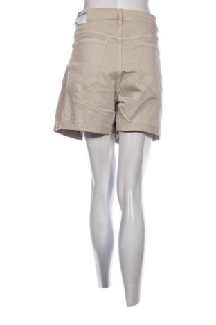 Дамски къс панталон Old Navy, Размер XXL, Цвят Бежов, Цена 57,75 лв.