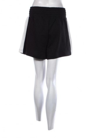 Damen Shorts PUMA, Größe M, Farbe Schwarz, Preis 21,83 €