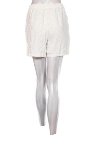 Γυναικείο κοντό παντελόνι Pieces, Μέγεθος M, Χρώμα Λευκό, Τιμή 4,95 €