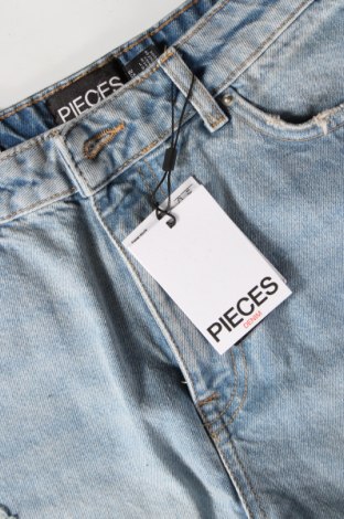 Дамски къс панталон Pieces, Размер L, Цвят Син, Цена 46,00 лв.