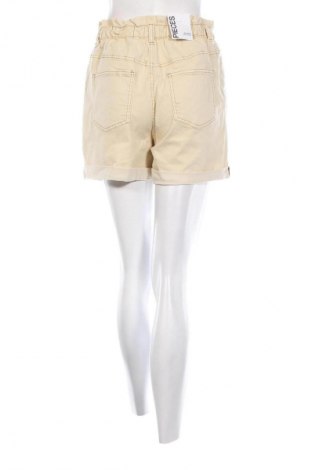 Γυναικείο κοντό παντελόνι Pieces, Μέγεθος L, Χρώμα  Μπέζ, Τιμή 9,48 €
