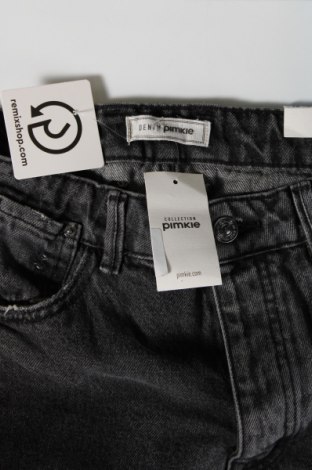 Pantaloni scurți de femei Pimkie, Mărime S, Culoare Gri, Preț 92,09 Lei