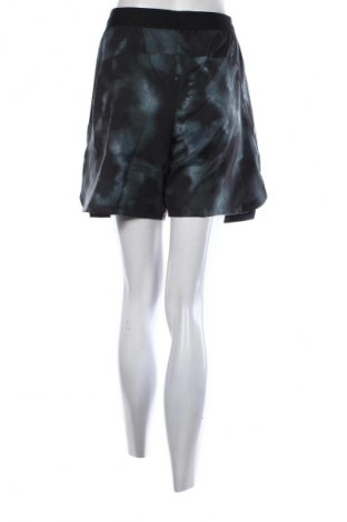 Γυναικείο κοντό παντελόνι Reebok, Μέγεθος M, Χρώμα Πολύχρωμο, Τιμή 21,83 €