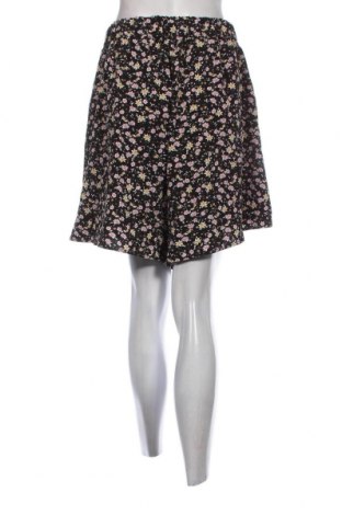 Γυναικείο κοντό παντελόνι SHEIN, Μέγεθος 5XL, Χρώμα Πολύχρωμο, Τιμή 7,05 €