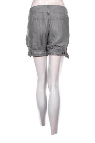 Γυναικείο κοντό παντελόνι Sisley, Μέγεθος M, Χρώμα Γκρί, Τιμή 17,00 €