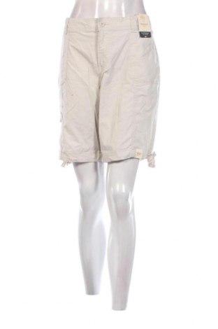 Дамски къс панталон St. John's Bay, Размер L, Цвят Бежов, Цена 18,60 лв.