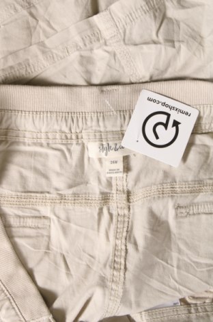 Γυναικείο κοντό παντελόνι Style & Co, Μέγεθος 5XL, Χρώμα  Μπέζ, Τιμή 6,70 €