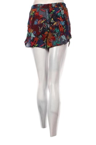 Γυναικείο κοντό παντελόνι Superdry, Μέγεθος L, Χρώμα Πολύχρωμο, Τιμή 21,83 €