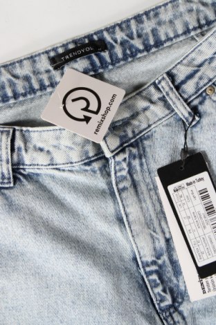 Γυναικείο κοντό παντελόνι Trendyol, Μέγεθος L, Χρώμα Μπλέ, Τιμή 15,88 €