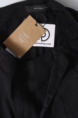 Γυναικείο κοντό παντελόνι Vero Moda, Μέγεθος L, Χρώμα Μαύρο, Τιμή 10,67 €