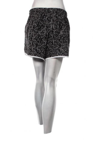 Pantaloni scurți de femei Xersion, Mărime XL, Culoare Negru, Preț 25,00 Lei