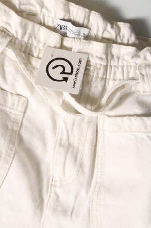 Pantaloni scurți de femei Zara, Mărime S, Culoare Alb, Preț 41,00 Lei