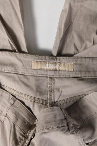 Дамски къс панталон Zerres, Размер XL, Цвят Сив, Цена 19,94 лв.