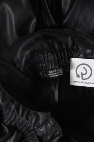Damen Lederhose Bershka, Größe M, Farbe Schwarz, Preis 6,05 €