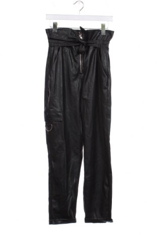 Γυναικείο παντελόνι δερμάτινο Bershka, Μέγεθος M, Χρώμα Μαύρο, Τιμή 8,07 €