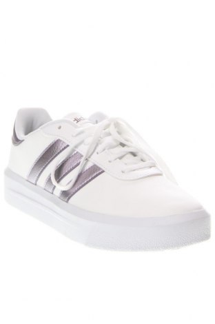 Дамски обувки Adidas, Размер 37, Цвят Бял, Цена 121,80 лв.