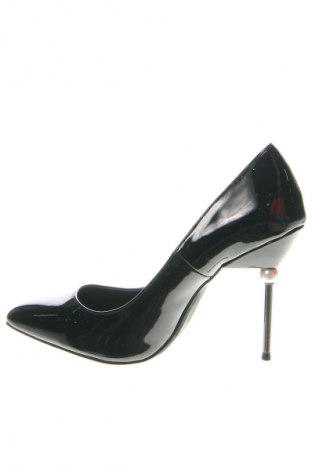 Дамски обувки Bershka, Размер 37, Цвят Черен, Цена 43,79 лв.