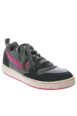 Дамски обувки Nike, Размер 39, Цвят Многоцветен, Цена 89,00 лв.