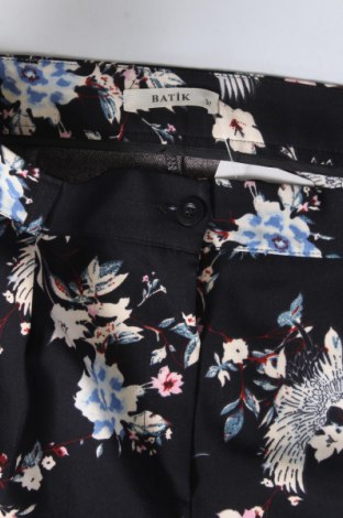 Γυναικείο παντελόνι BATIK, Μέγεθος M, Χρώμα Πολύχρωμο, Τιμή 7,18 €