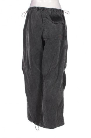 Pantaloni de femei BDG, Mărime M, Culoare Gri, Preț 137,66 Lei