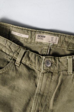 Дамски панталон Bershka, Размер S, Цвят Зелен, Цена 17,60 лв.