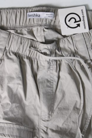 Pantaloni de femei Bershka, Mărime M, Culoare Gri, Preț 95,39 Lei