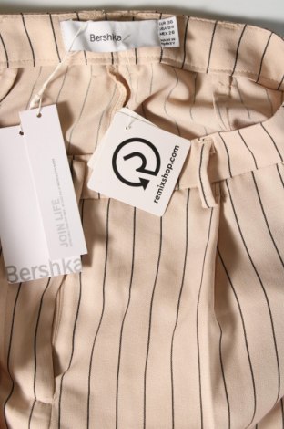 Дамски панталон Bershka, Размер S, Цвят Бежов, Цена 30,99 лв.